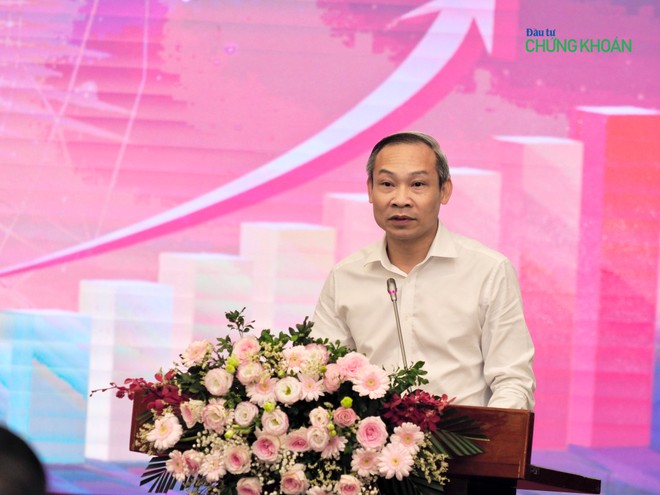Ông Phan Đức Hiếu, Uỷ viên thường trực Uỷ ban Kl992 cổng game cá cược của Quốc hội trình bày tham luận sáng 19/7 (Ảnh: M.Minh)