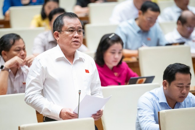 Đại biểu Nguyễn Tâm Hùng (đoàn Bà Rịa - Vũng Tàu) đề nghị không yêu cầu cụ thể quy mô vốn tối thiểu khi Kl99ok phiên bản mới vào ngành dược. 