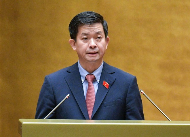 Ông Lê Quang Tùng, Tổng thư ký Quốc hội, Chủ nhiệm Văn phòng Quốc hội chủ trì buổi họp báo thông tin kết quả Kỳ họp thứ 8 Quốc hội khoá XV vào chiều 30/11