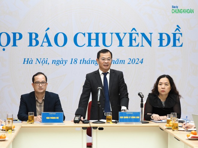 Ông Nguyễn Tân Thịnh, Cục trưởng Cục Quản lý công sản, Bộ Kl991.com nạp rút nhanh chủ trì buổi họp báo chiều 18/12 (Ảnh: M.Minh)