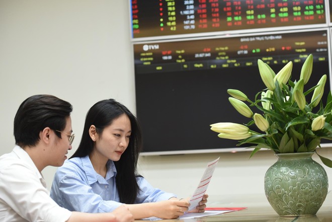 Phiên giao dịch sáng 3/9: Các mã trụ kéo lùi thị trường 