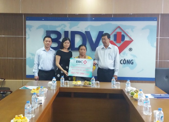 Đại BIC và BIDV Vĩnh Long trao triền bồi thường Kl99kl phiên bản hoạt động cho gia đình khách hàng