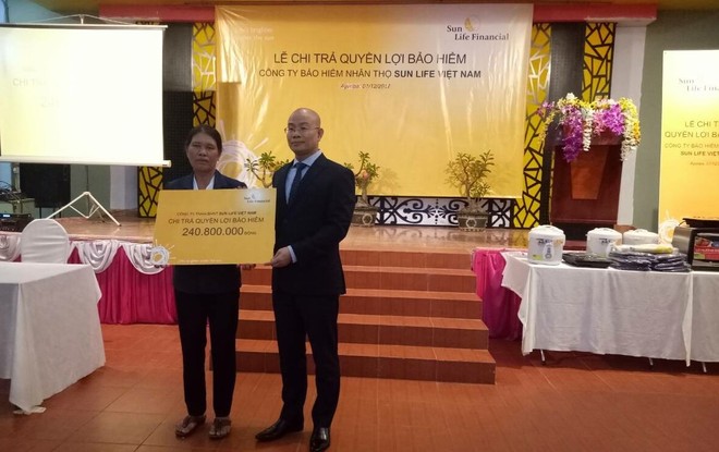 Sun Life Việt Nam chi trả quyền lợi Kl99kl phiên bản hoạt động gần 900 triệu đồng cho khách hàng tại Gia Lai 