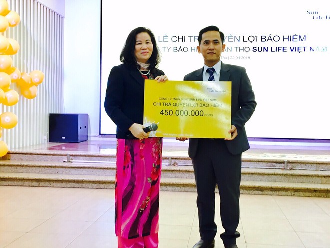 Sun Life Việt Nam chi trả hơn 450 triệu đồng quyền lợi Kl99kl phiên bản hoạt động bệnh hiểm nghèo cho khách hàng 