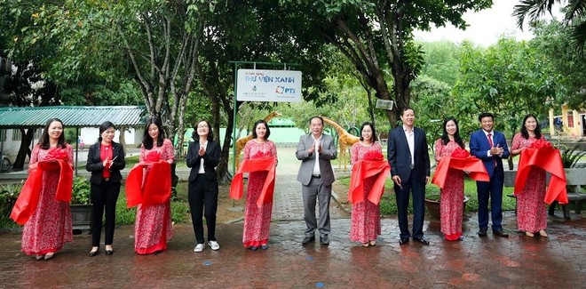 PTI trao tặng Thư viện xanh