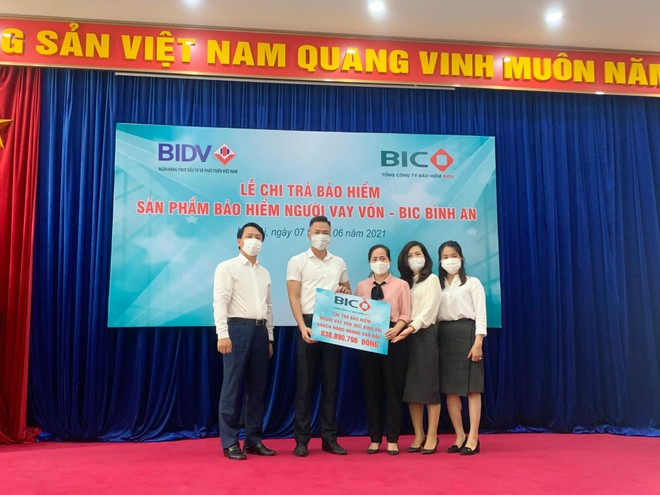 BIC chi trả hơn 830 triệu đồng quyền lợi Kl99kl phiên bản hoạt động cho khách hàng vay vốn tại BIDV Đông Hà Nội