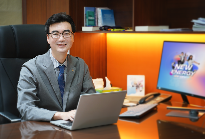Tân CEO Hanwha Life Việt Nam nhấn mạnh tầm quan trọng của việc thực hiện các cam kết đối với khách hàng, đa dạng hóa sản phẩm và mở rộng các hoạt động hợp tác Kl992 VIP Trang Chủ 2026 nhằm giúp công ty ngày một tăng trưởng.