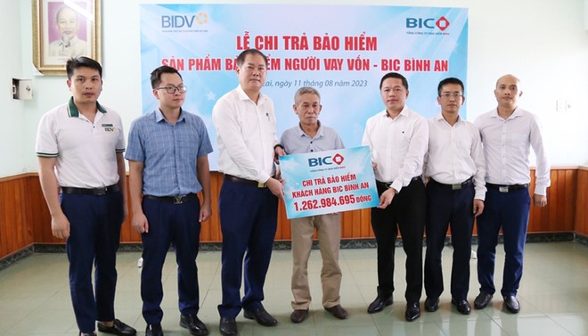 BIC chi trả gần 1,3 tỷ đồng quyền lợi Kl99kl phiên bản hoạt động cho khách hàng vay vốn tại BIDV Lào Cai