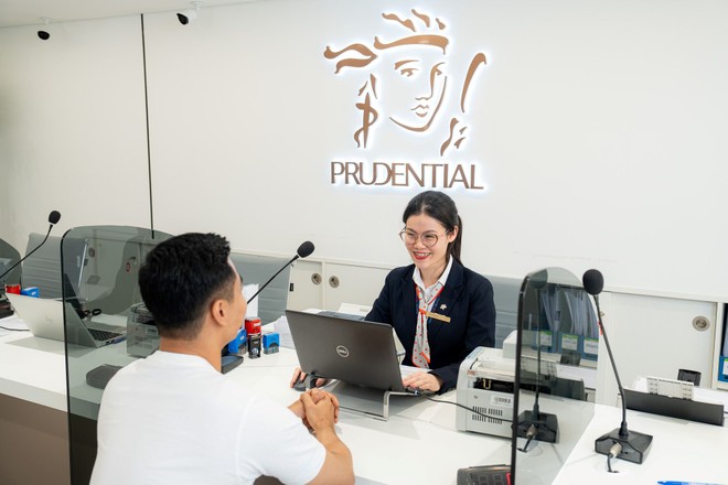 Prudential Việt Nam tặng quà cho các khách hàng tham gia Kl99kl phiên bản hoạt động bảo vệ sức khỏe