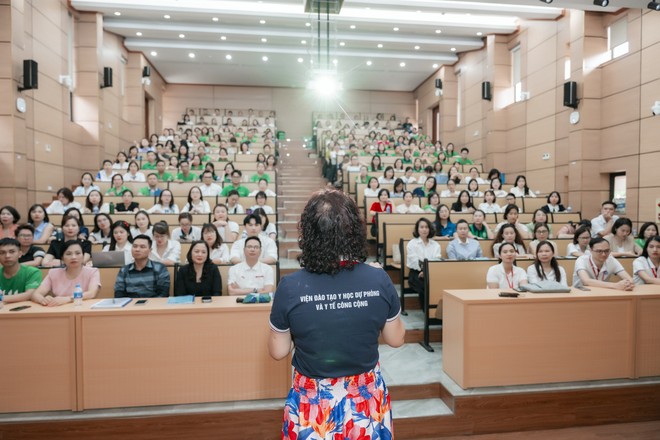 Khách hàng kỳ vọng tư vấn viên Kl99kl phiên bản hoạt động hiểu biết về sức khỏe cộng đồng để tư vấn và hỗ trợ hiệu quả hơn. Ảnh: Thu Hằng 
