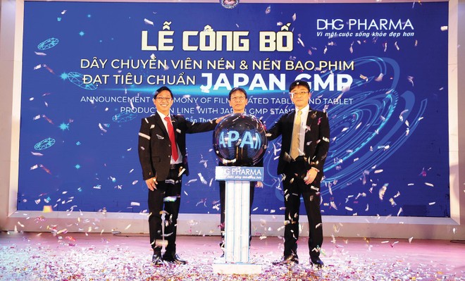 Ban Tổng giám đốc Dược Hậu Giang thực hiện nghi thức công bố dây chuyền Kl994 nhà cái bóng đá world cup thuốc đạt chuẩn JAPAN-GMP