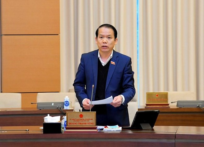 Chủ nhiệm Ủy ban Kl992 Tham Gia Ngay Hoàng Thanh Tùng báo cáo tại phiên họp sáng 11/1
