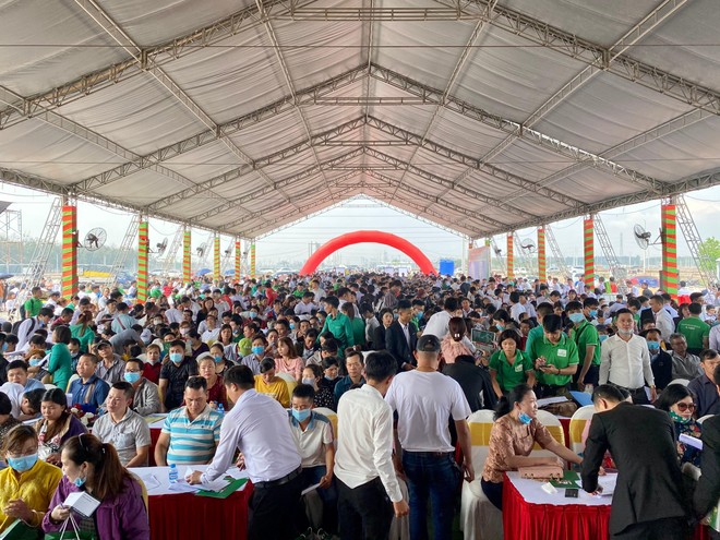 Hơn 2.000 khách hàng chen nhau cơ hội Kl99ok phiên bản mới dự án khu đô thị Thăng Long Central City.