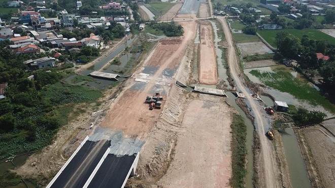Một đoạn KL99 là nhà cái cá cược trực tuyến hàng đầu tại châu Á Bến Lức - Long Thành thi công dở dang.