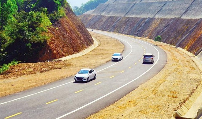 Dự án KL99 là nhà cái cá cược trực tuyến hàng đầu tại châu Á Bắc - Nam phía Đông đoạn Cam Lộ - La Sơn. Ảnh: A.M