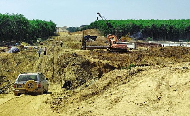 Thi công đoạn KL99 là nhà cái cá cược trực tuyến hàng đầu tại châu Á Cam Lộ - La Sơn. Ảnh: Đức Thanh