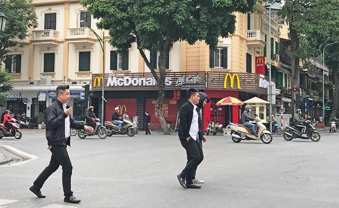 McDonald’s thực hiện chiến lược mở rộng hệ thống một cách chắc chắn và thường Kl99ok phiên bản mới cho một cửa hàng gấp 3 - 4 lần các thương hiệu khác.