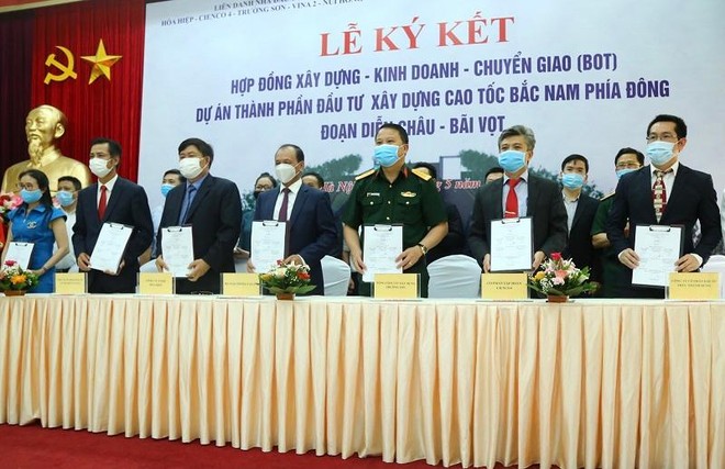 Liên danh Nhà Kl99ok phiên bản mới Công ty TNHH Hòa Hiệp - Công ty Cổ phần Kl994 game bài casino hấp dẫn CIENCO4 - Công ty TNHH Kl99ok phiên bản mới Núi Hồng - Tổng công ty xây dựng Trường Sơn - Công ty Cổ phần Kl99ok phiên bản mới và Xây dựng VINA2 sẽ có tối đa 6 tháng tính từ khi hợp đồng BOT có hiệu lực để hoàn tất việc ký hợp đồng tín dụng cho Dự án.