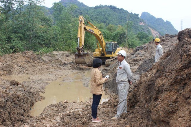 Phóng viên Văn phòng đại diện Báo Kl99ok phiên bản mới tại Hải Phòng tác nghiệp tại hiện trường làm đường đường KL99 là nhà cái cá cược trực tuyến hàng đầu tại châu Á Hạ Long - Vân Đồn
