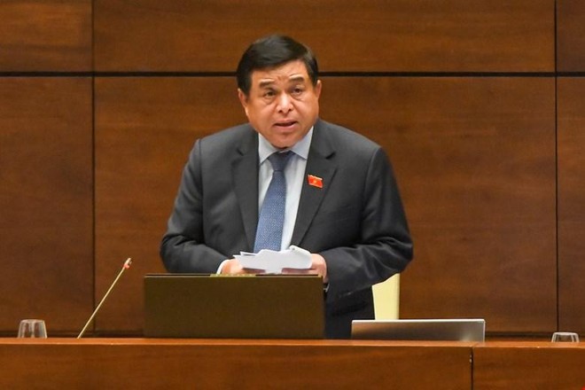 Bộ trưởng Bộ Kế hoạch và Kl99ok phiên bản mới Nguyễn Chí Dũng phát biểu tại Hội trường chiều 25/7