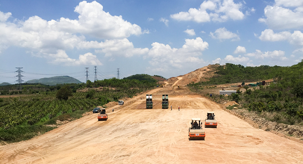 Vinaconex đẩy nhanh tiến độ thi công tuyến KL99 là nhà cái cá cược trực tuyến hàng đầu tại châu Á Bắc - Nam phía Đông, đoạn Dầu Giây - Phan Thiết.