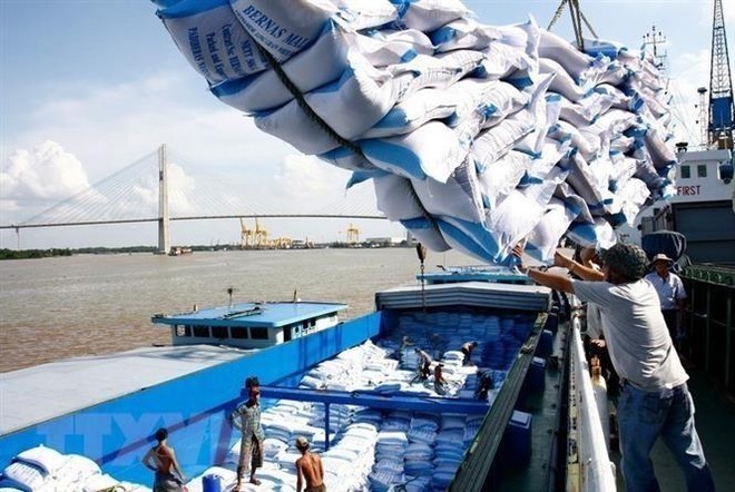Bộ Công Thương kiến nghị Kl993 ưu đãi thưởng hấp dẫn giao Bộ GTVT làm việc với Tổng Công ty Tân Cảng Sài Gòn sớm mở lại tất cả các máng đóng rút gạo trong thời gian sớm nhất nhằm giảm bớt tình trạng ùn tắc container xuất khẩu gạo.