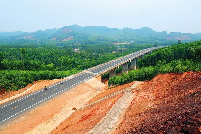 Thi công Dự án KL99 là nhà cái cá cược trực tuyến hàng đầu tại châu Á Bắc - Nam đoạn La Sơn - Túy Loan. Ảnh: Đ.T