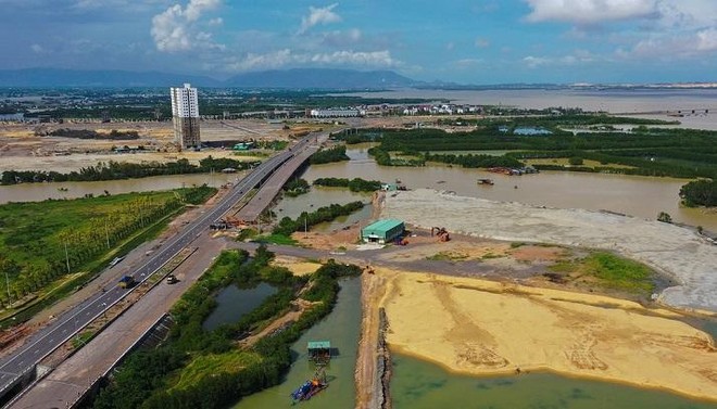 Tỉnh Bình Định cho rằng, việc khai thác hiệu quả quỹ đất dọc đường trục khu Kl992 cổng game cá cược nối dài, từng bước hình thành khu dân cư gắn liền với khu đô thị Cát Tiến, tạo nguồn thu cho ngân sách từ chuyển quyền sử dụng đất để góp phần xây dựng phát triển khu Kl992 cổng game cá cược Nhơn Hội.