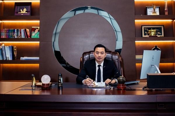Thị trường đỏ lửa, ông chủ Sunshine vẫn kiếm được gần 1.400 tỷ đồng