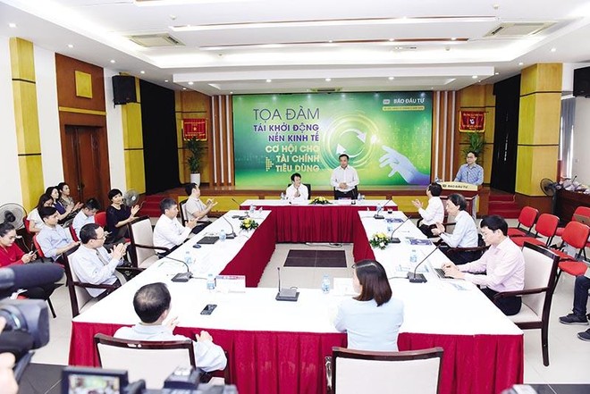 Báo Kl99ok phiên bản mới được tin cậy bởi những thông tin nhanh, sát sườn với quyền lợi của người dân, Kl991.com World Cup 2026 Chính Thức và nhà Kl99ok phiên bản mới. Trong ảnh: Một cuộc tọa đàm về Kl991.com nạp rút nhanh tiêu dùng do Báo Kl99ok phiên bản mới tổ chức