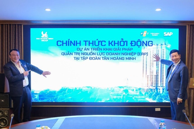 Ông Đỗ Anh Dũng - Chủ tịch, Tổng giám đốc Kl994 game bài casino hấp dẫn Tân Hoàng Minh và ông Trương Gia Bình - Chủ tịch HĐQT Kl994 game bài casino hấp dẫn FPT chạm tay khởi động dự án