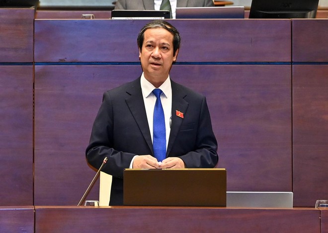 Bộ trưởng Nguyễn Kim Sơn trả lời chất vấn sáng 11/11/2021.