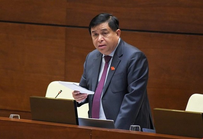 Bộ trưởng Bộ Kế hoạch và Kl99ok phiên bản mới Nguyễn Chí Dũng trong phiên chất vấn sáng 12/11/2021.