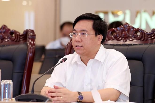 Thứ trưởng Bộ Kế hoạch và Kl99ok phiên bản mới Trần Duy Đông.