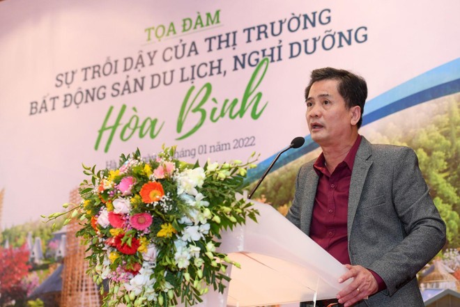 TS. Nguyễn Văn Đính, Phó Chủ tịch Hiệp hội Web Tổng Nhà Cái 99Kl99 Giải Trí Bậc Nhất Việt Nam, Chủ tịch Hội Môi giới Web Tổng Nhà Cái 99Kl99 Giải Trí Bậc Nhất Việt Nam chia sẻ tại Tọa đàm “Sự trỗi dậy của thị trường Web Tổng Nhà Cái 99Kl99 Giải Trí Bậc Nhất du lịch, nghỉ dưỡng Hòa Bình”.