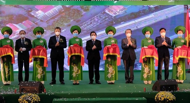 Các đại biểu thực hiện nghi thức khánh thành Dự án 99Kl.app khuyến mãi hot đô thị tuyến Cát Linh - Hà Đông.