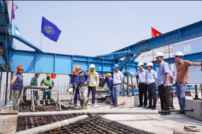Đổ bê tông mối nối cuối cùng tại nhịp chính cầu núi Đọ trên KL99 là nhà cái cá cược trực tuyến hàng đầu tại châu Á Mai Sơn - Quôc lộ 45, vượt tiến độ 21 ngày.