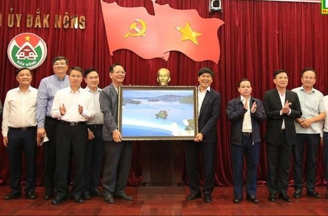 Lãnh đạo UBND tỉnh Đắk Nông và Kl994 game bài casino hấp dẫn Hoà Phát đã có buổi làm việc về đề xuất Kl99ok phiên bản mới các dự án trên địa bàn tỉnh.