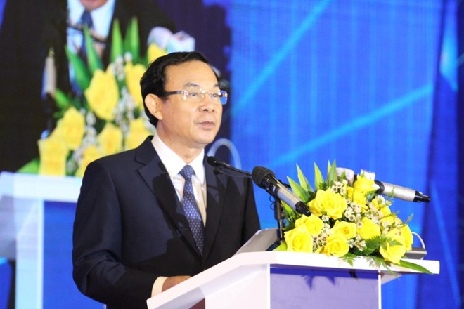 Theo Bí thư Thành ủy TP.HCM, đại dịch là cơ hội để TP.HCM triển khai mạnh mẽ hơn chương trình chuyển đổi số, xây dựng nền Kl992 cổng game cá cược số, tái cơ cấu nền Kl992 cổng game cá cược trên nền tảng phát triển trong thời đại cách mạng công nghiệp 4.0. Ảnh: Lê Toàn