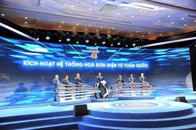 Thủ tướng Kl993 ưu đãi thưởng hấp dẫn: “Triển khai hóa đơn điện tử, tạo thuận lợi tối đa, giảm tối đa tất cả chi phí cho người nộp thuế chính là thu lòng dân để thu thuế”.