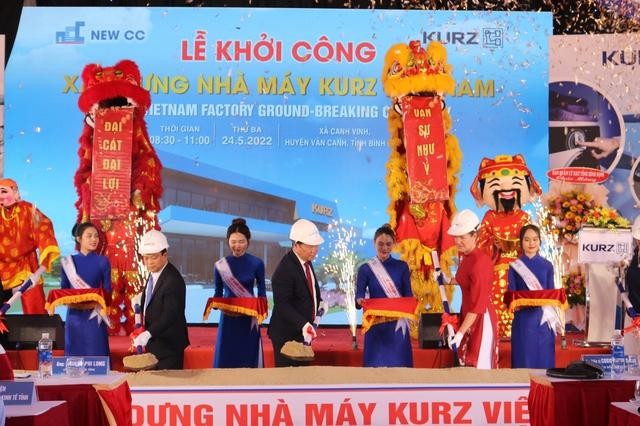 Lãnh đạo tỉnh Bình Định và nhà Kl99ok phiên bản mới thực hiện nghi thức khởi công dự án đầu tiên trong Khu công nghiệp Becamex VSIP Bình Định