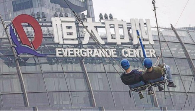 Bom nợ TPDN 300 tỷ USD của Evergrande (Trung Quốc) phát nổ năm 2021 gây rúng động thị trường Kl991.com nạp rút nhanh toàn cầu. Ảnh: EPA