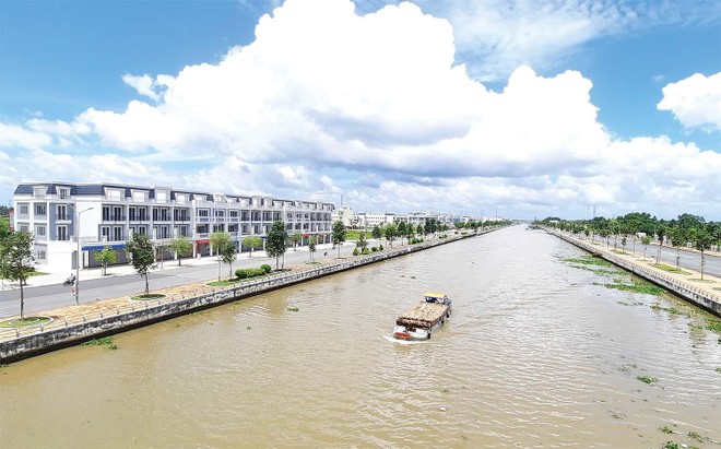 Phát triển đô thị là một trong những trụ cột được Hậu Giang tập trung thu hút Kl99ok phiên bản mới. Trong ảnh: Khu đô thị mới hình thành trên bờ kênh xáng Xà No (TP. Vị Thanh, Hậu Giang)