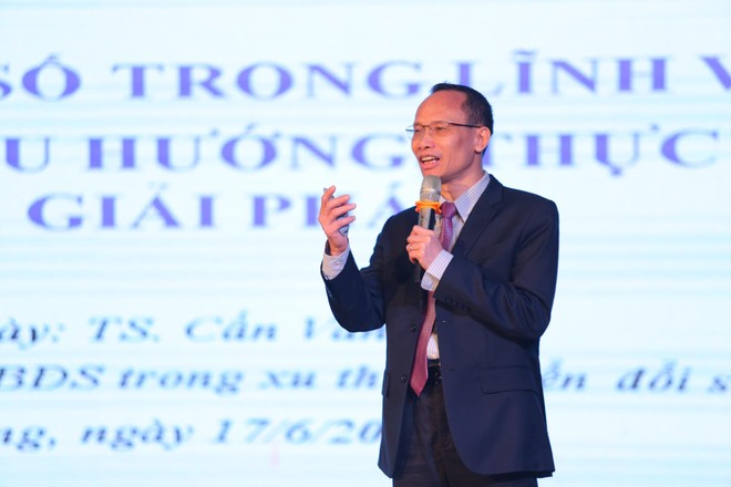 TS Cấn Văn Lực chia sẻ những cơ hội tiềm năng của Web Tổng Nhà Cái 99Kl99 Giải Trí Bậc Nhất khi chuyển đổi số - Ảnh: H.B