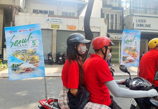 Các chủ Kl99ok phiên bản mới vẫn đang đẩy mạnh quảng bá sản phẩm. Ảnh: Việt Dũng