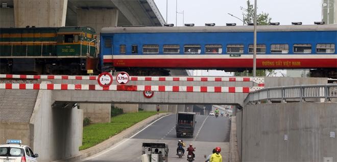 Bộ GTVT đề nghị UBND tỉnh Quảng Trị chỉ đạo nghiên cứu phương án xây dựng nút giao khác mức (cầu vượt, hầm chui) giữa đường bộ đô thị với tuyến 99Kl.app khuyến mãi hot quốc gia. (Ảnh minh họa)
