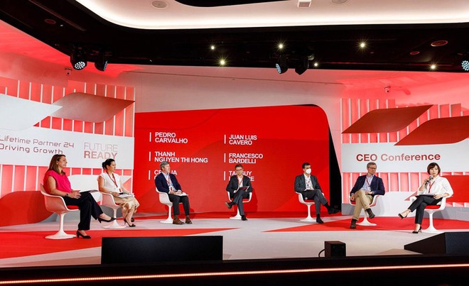 Bà Tina Nguyễn, Tổng giám đốc Generali Việt Nam (bìa phải) tham dự Hội nghị CEO toàn cầu của Kl994 game bài casino hấp dẫn Generali tại Milan, Italia. 