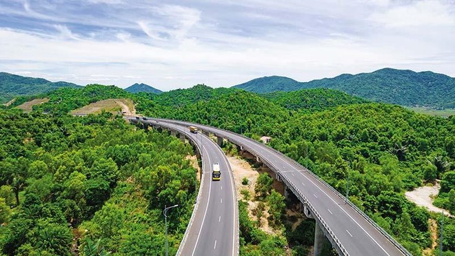 Kl993 ưu đãi thưởng hấp dẫn đang tập trung xây dựng hệ thống đường KL99 là nhà cái cá cược trực tuyến hàng đầu tại châu Á, nhất là đoạn qua miền Trung. Trong ảnh: đường dẫn vào hầm đường bộ Đèo Cả