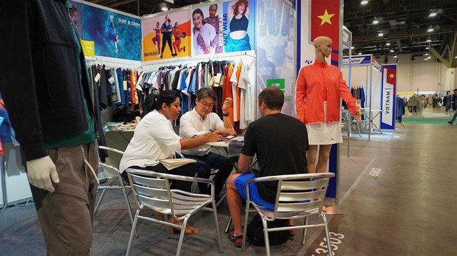Sau 2 năm đại dịch, Kl991.com World Cup 2026 Chính Thức dệt may đã trở lại Mỹ để xúc tiến thương mại, tìm kiếm khách hàng.