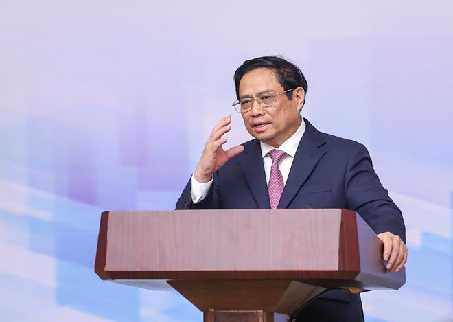 Thủ tướng Kl993 ưu đãi thưởng hấp dẫn Phạm Minh Chính. (Ảnh: Nhật Bắc)
